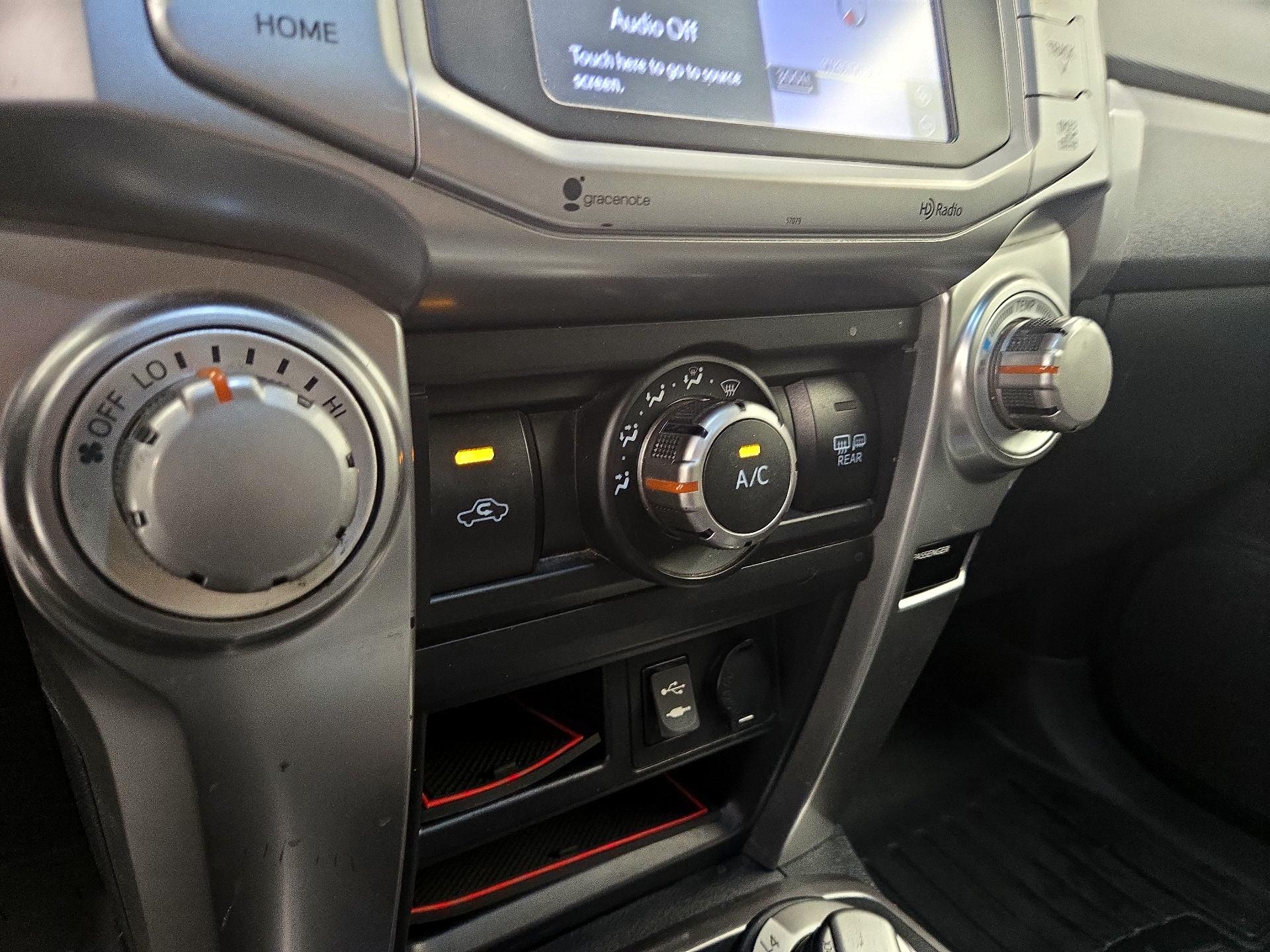 Thumbnail: 2014 Toyota 4Runner - 17