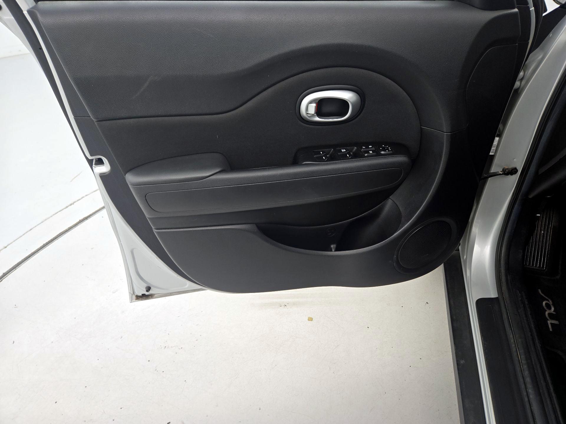 Thumbnail: 2015 Kia Soul - 12