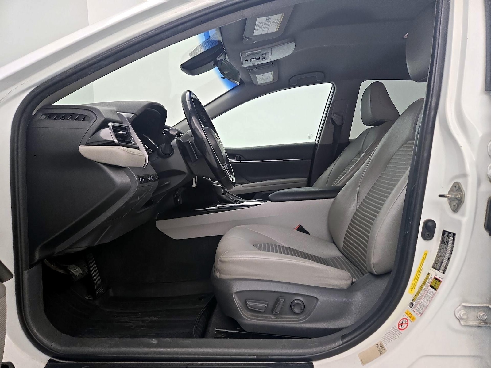 2019 Toyota Camry SE - Photo 10