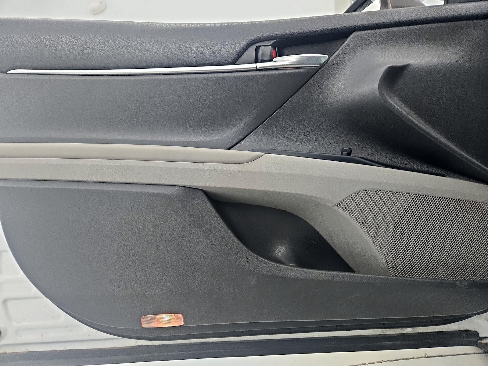 2019 Toyota Camry SE - Photo 11