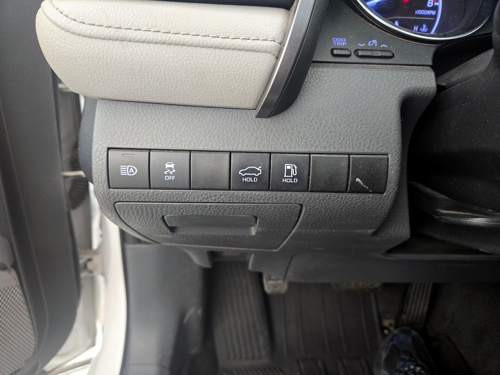 2019 Toyota Camry SE - Photo 12