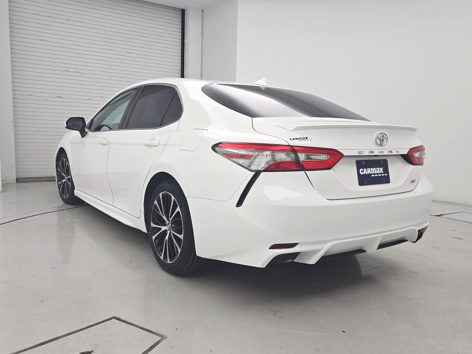 2019 Toyota Camry SE - Photo 7
