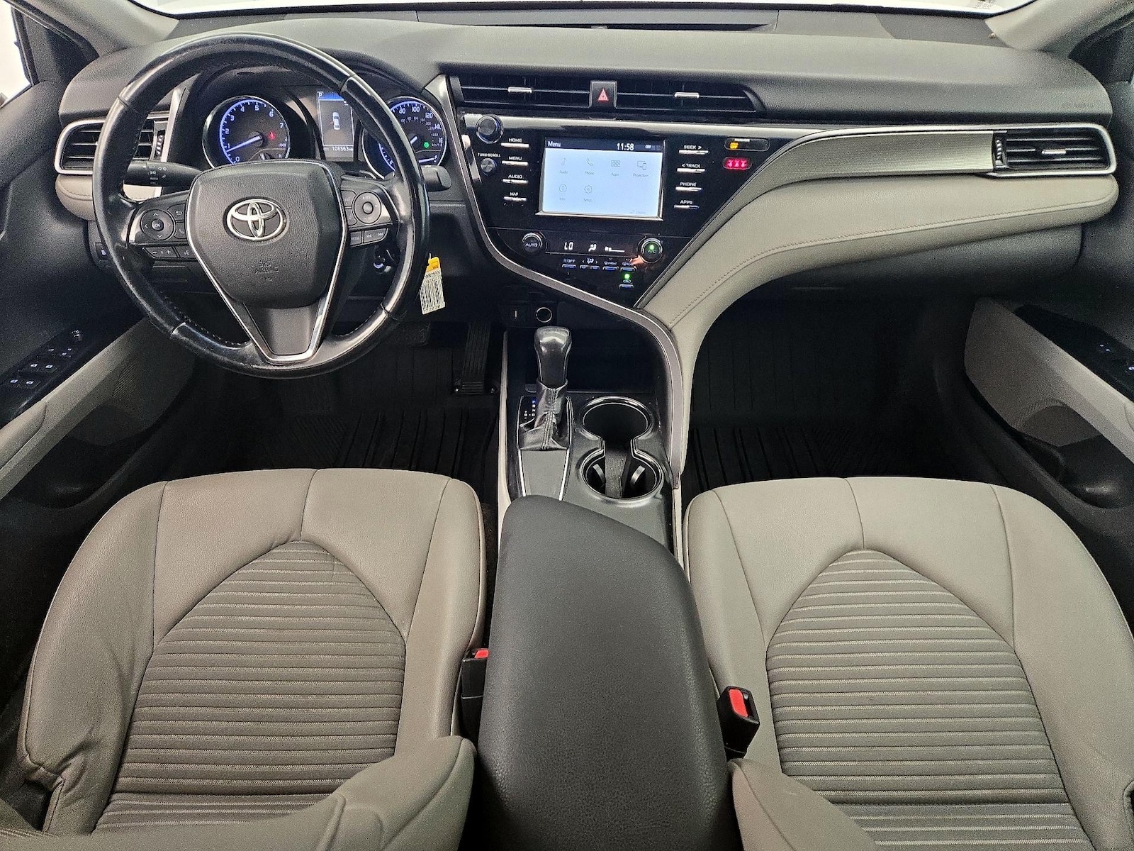 2019 Toyota Camry SE - Photo 8