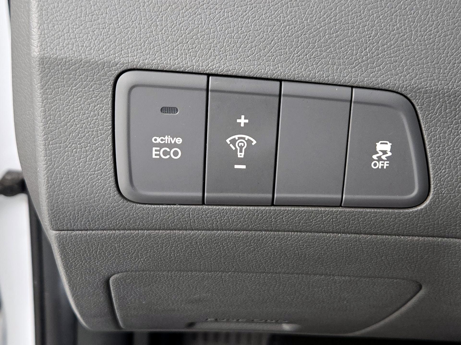 Thumbnail: 2015 Hyundai Elantra - 13