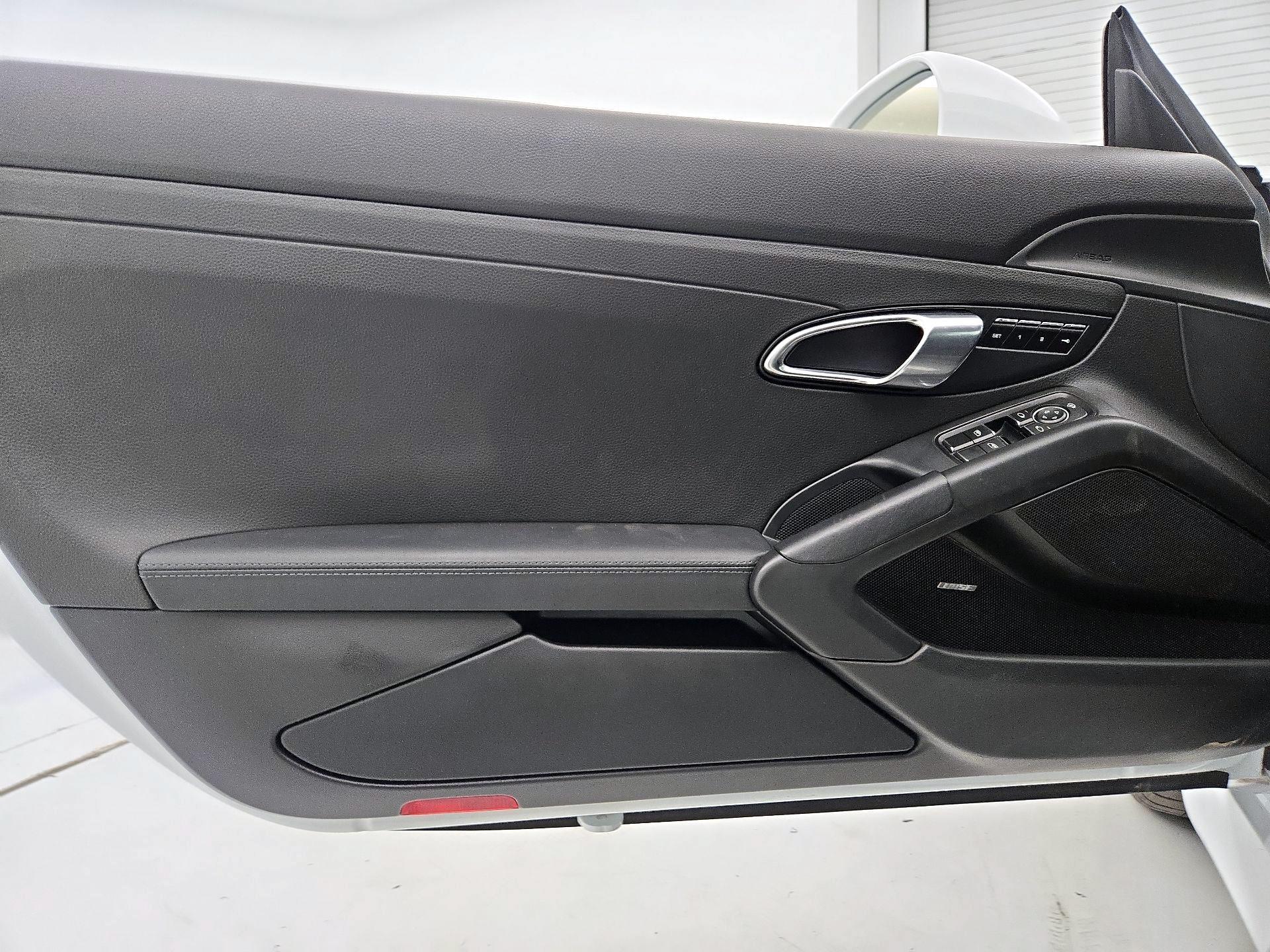 Thumbnail: 2015 Porsche Cayman - 10