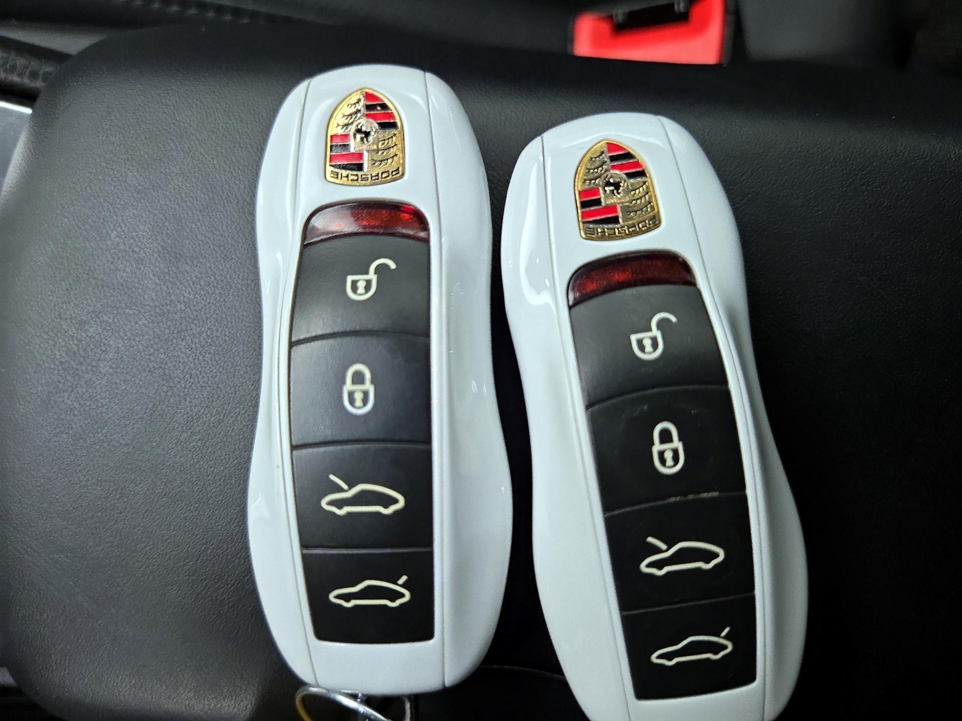 Thumbnail: 2015 Porsche Cayman - 20