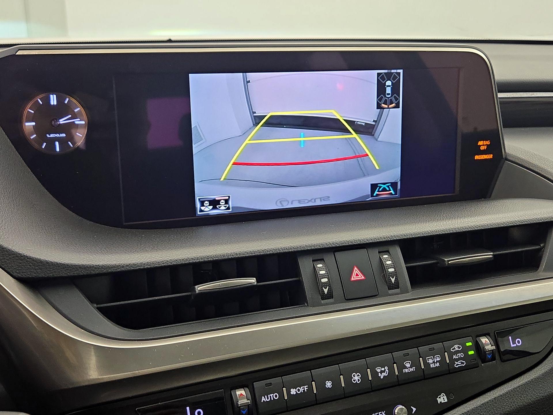 Thumbnail: 2019 Lexus ES - 13