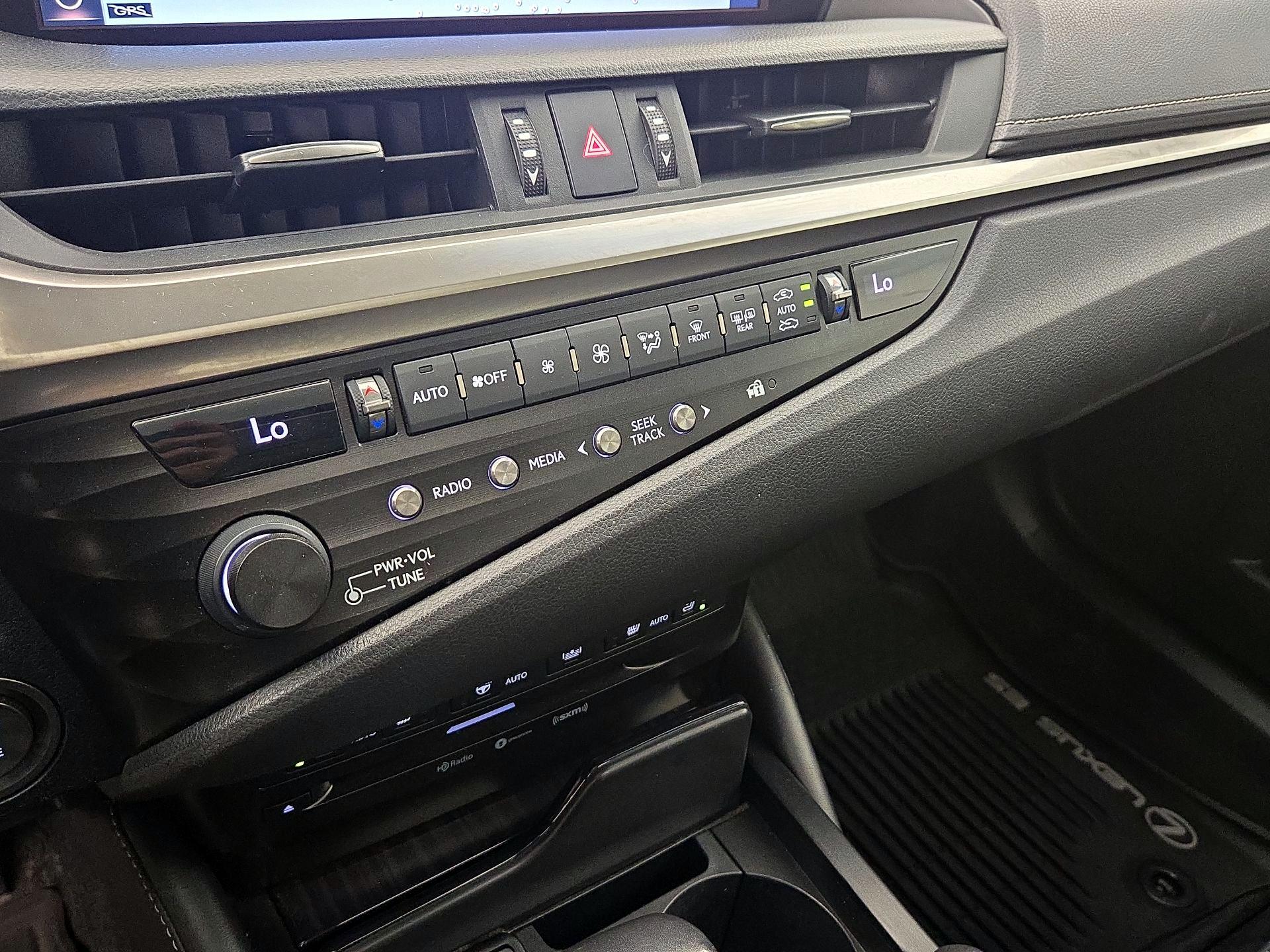 Thumbnail: 2019 Lexus ES - 15