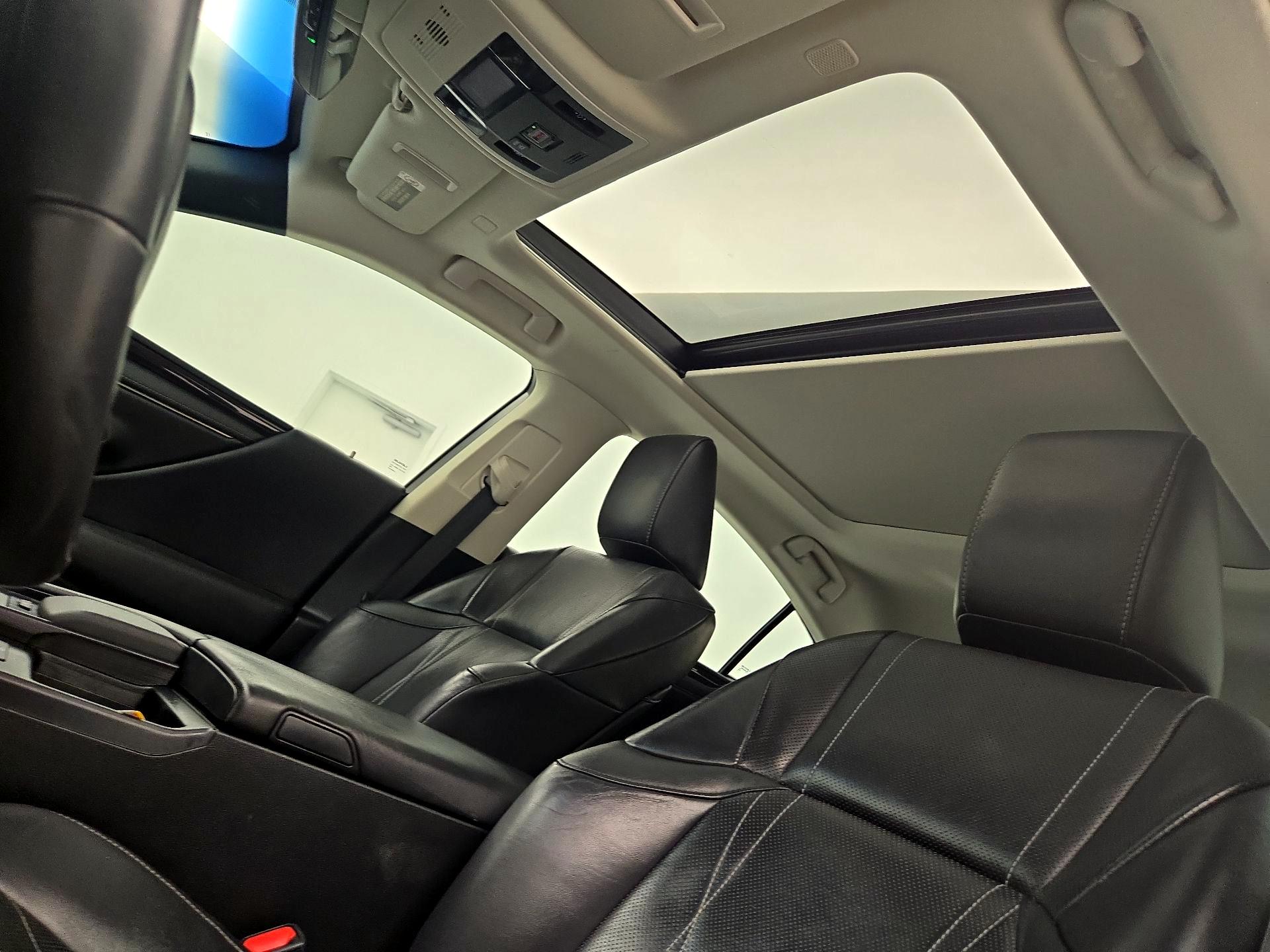 Thumbnail: 2019 Lexus ES - 18