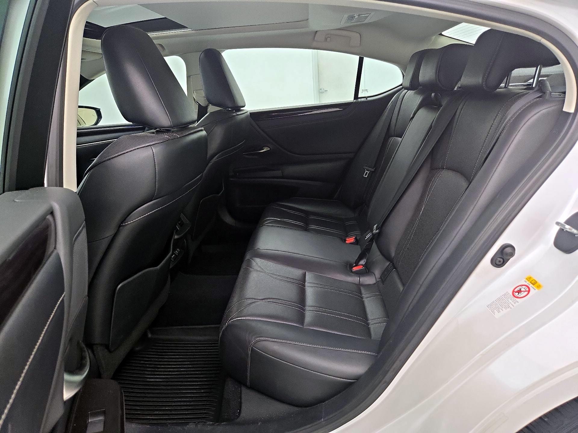Thumbnail: 2019 Lexus ES - 19