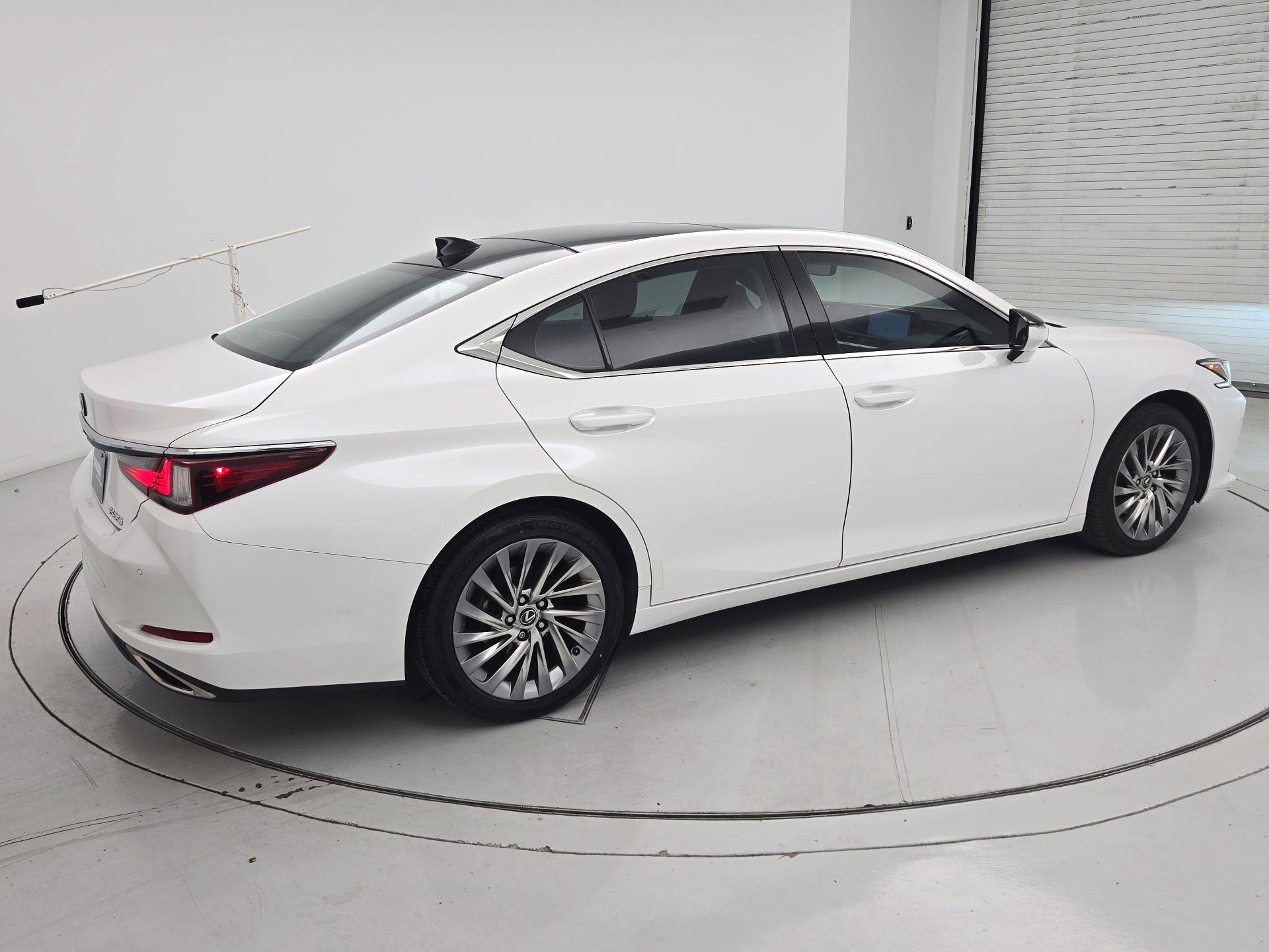 Thumbnail: 2019 Lexus ES - 5