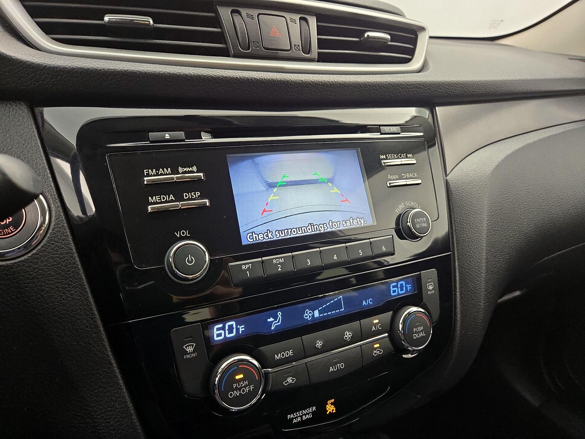Thumbnail: 2016 Nissan Rogue - 14