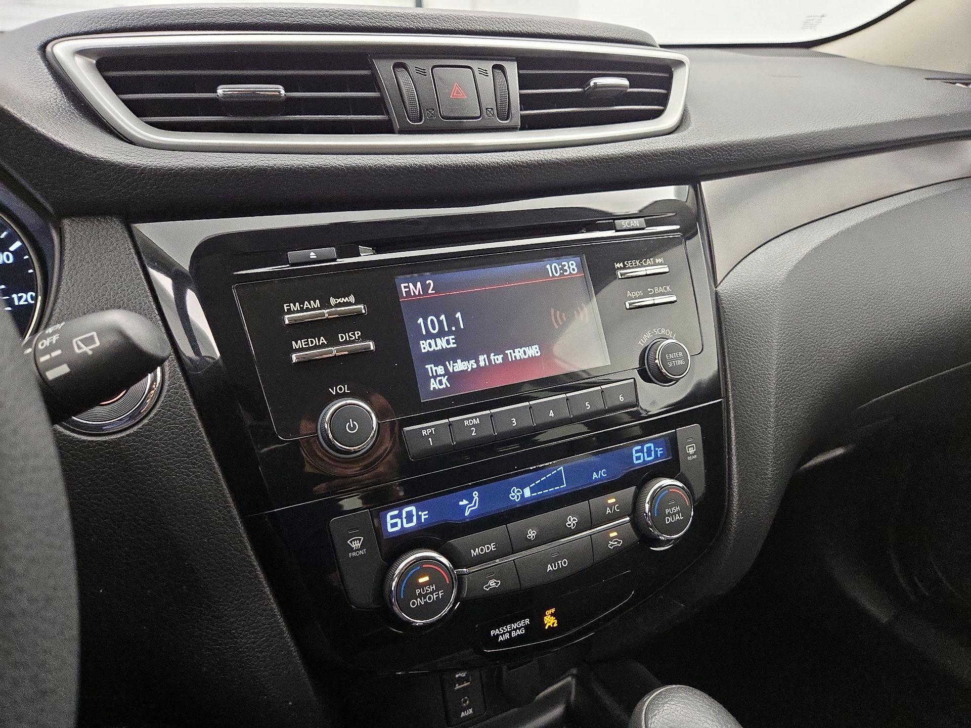 Thumbnail: 2016 Nissan Rogue - 15