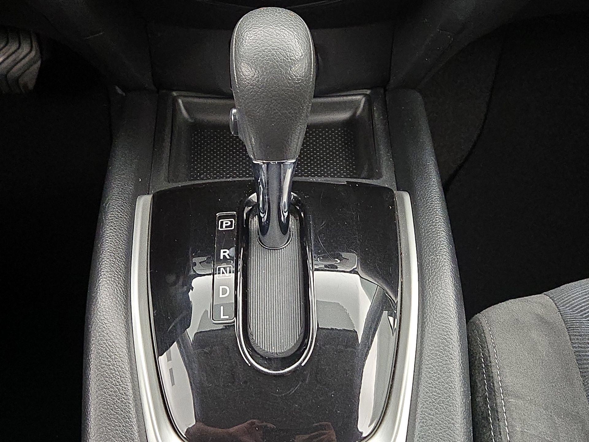 Thumbnail: 2016 Nissan Rogue - 17