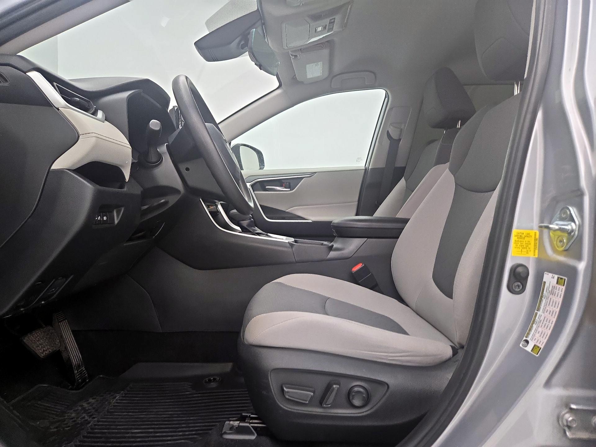 Thumbnail: 2022 Toyota RAV4 - 9