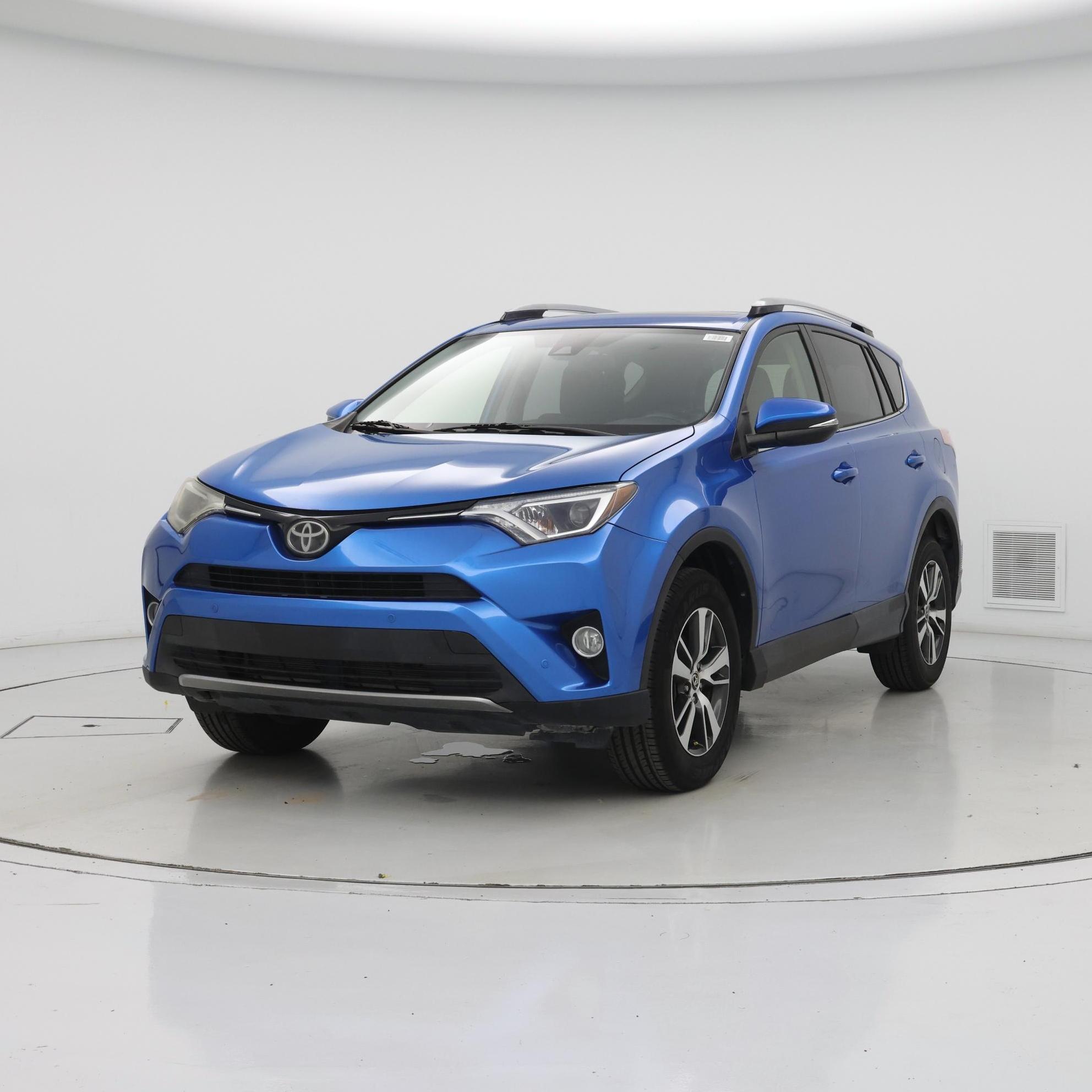 Thumbnail: 2017 Toyota RAV4 - 4