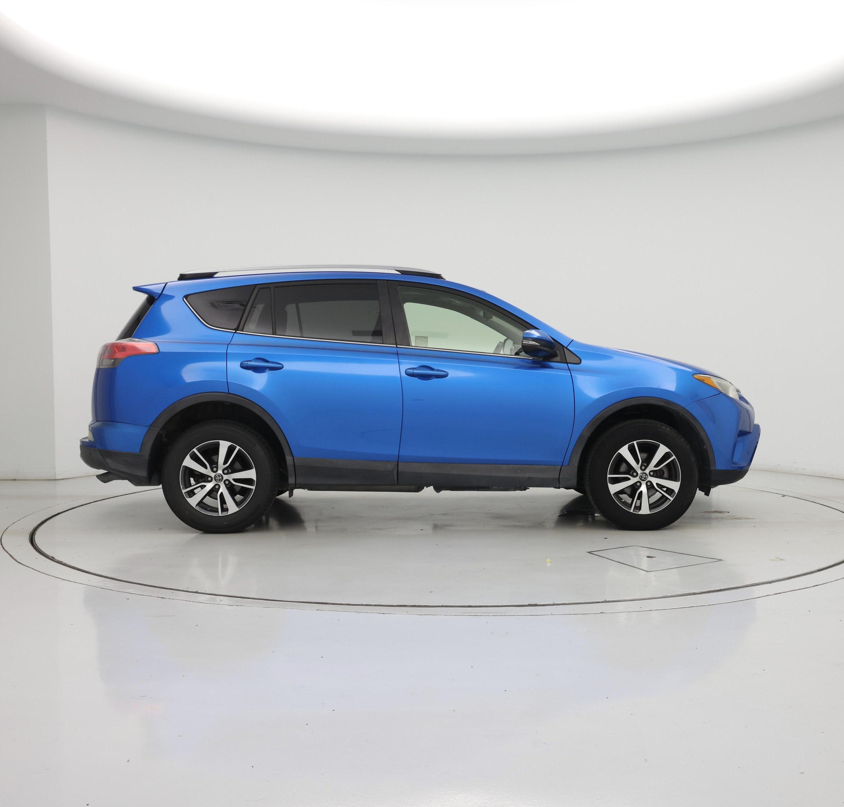 Thumbnail: 2017 Toyota RAV4 - 7