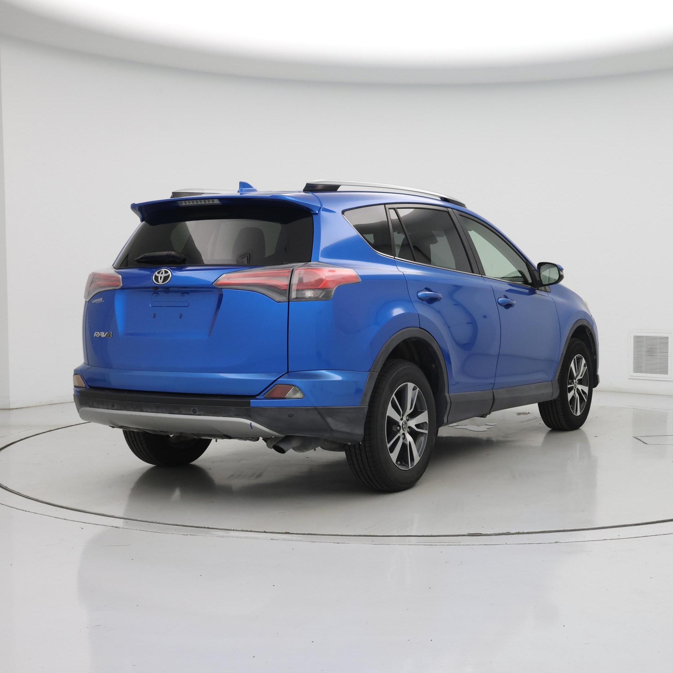 Thumbnail: 2017 Toyota RAV4 - 8