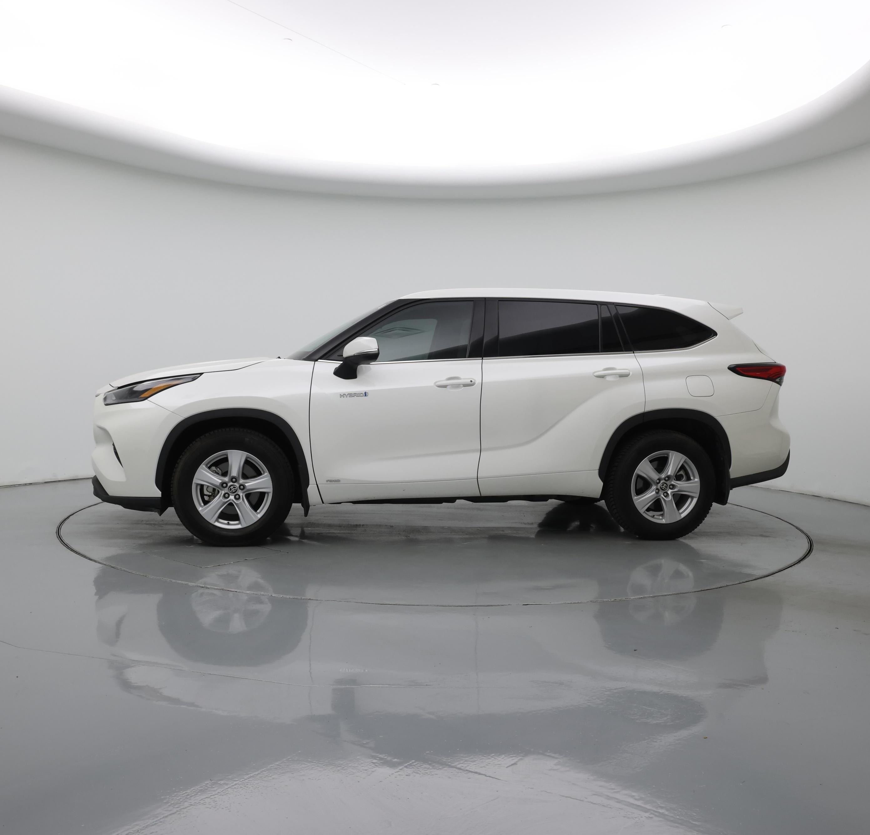 Thumbnail: 2021 Toyota Highlander - 3