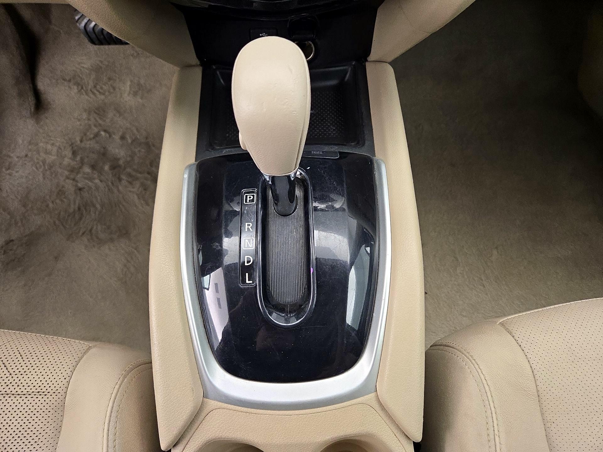 Thumbnail: 2015 Nissan Rogue - 16
