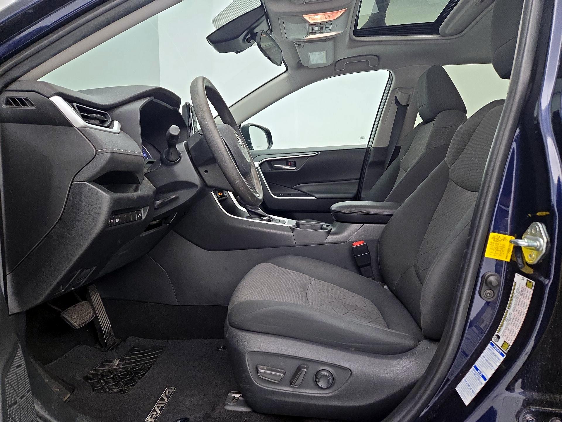 Thumbnail: 2019 Toyota RAV4 - 9