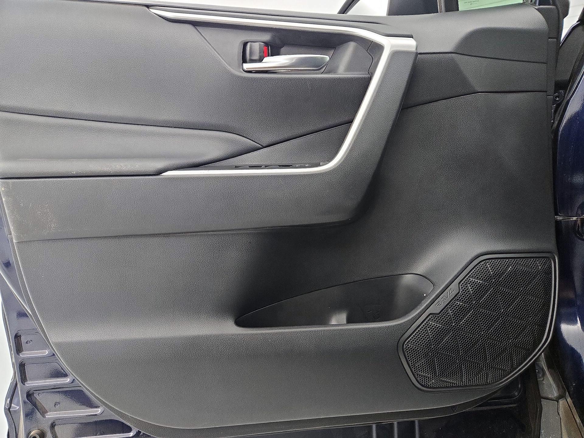 Thumbnail: 2019 Toyota RAV4 - 10
