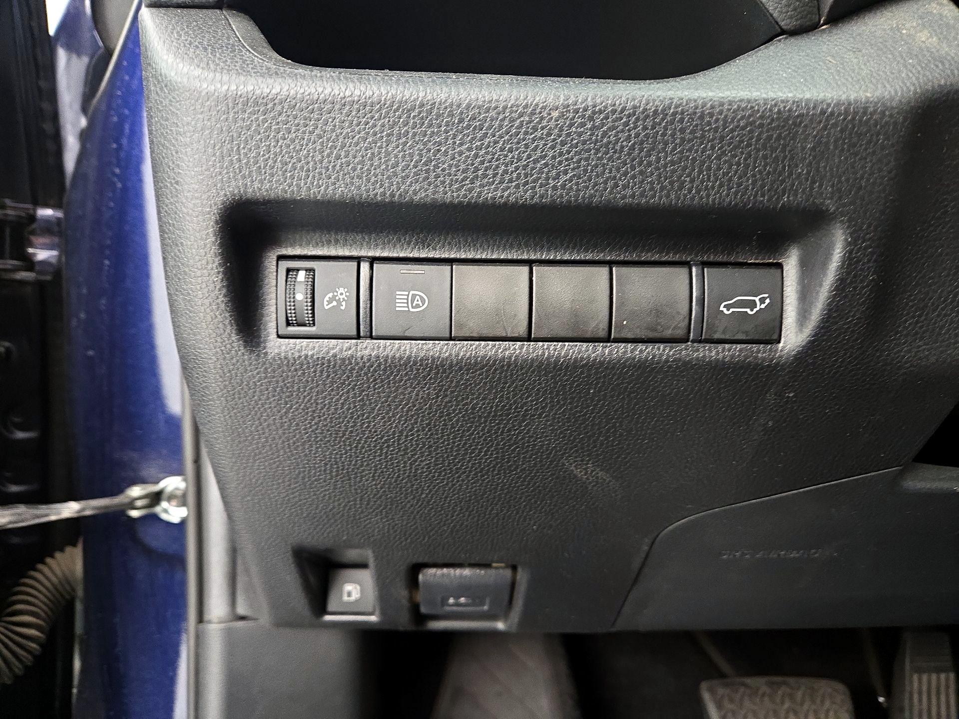 Thumbnail: 2019 Toyota RAV4 - 11