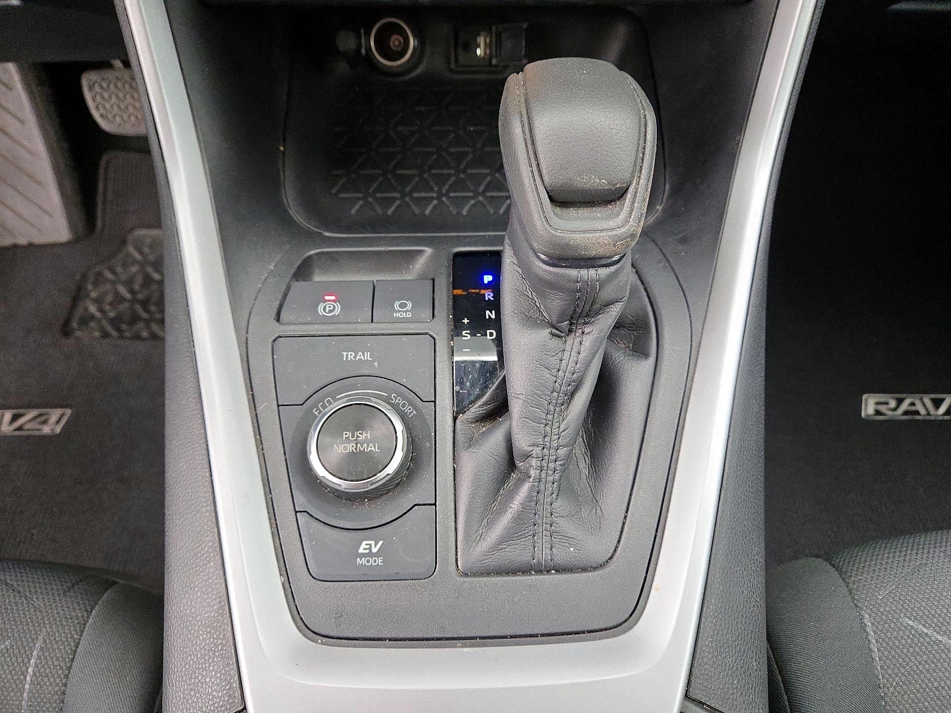 Thumbnail: 2019 Toyota RAV4 - 15