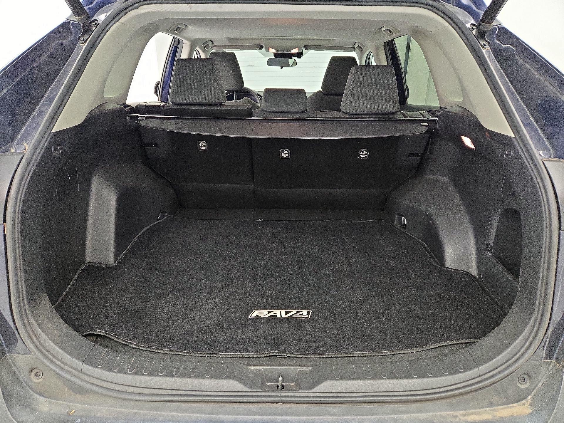 Thumbnail: 2019 Toyota RAV4 - 19