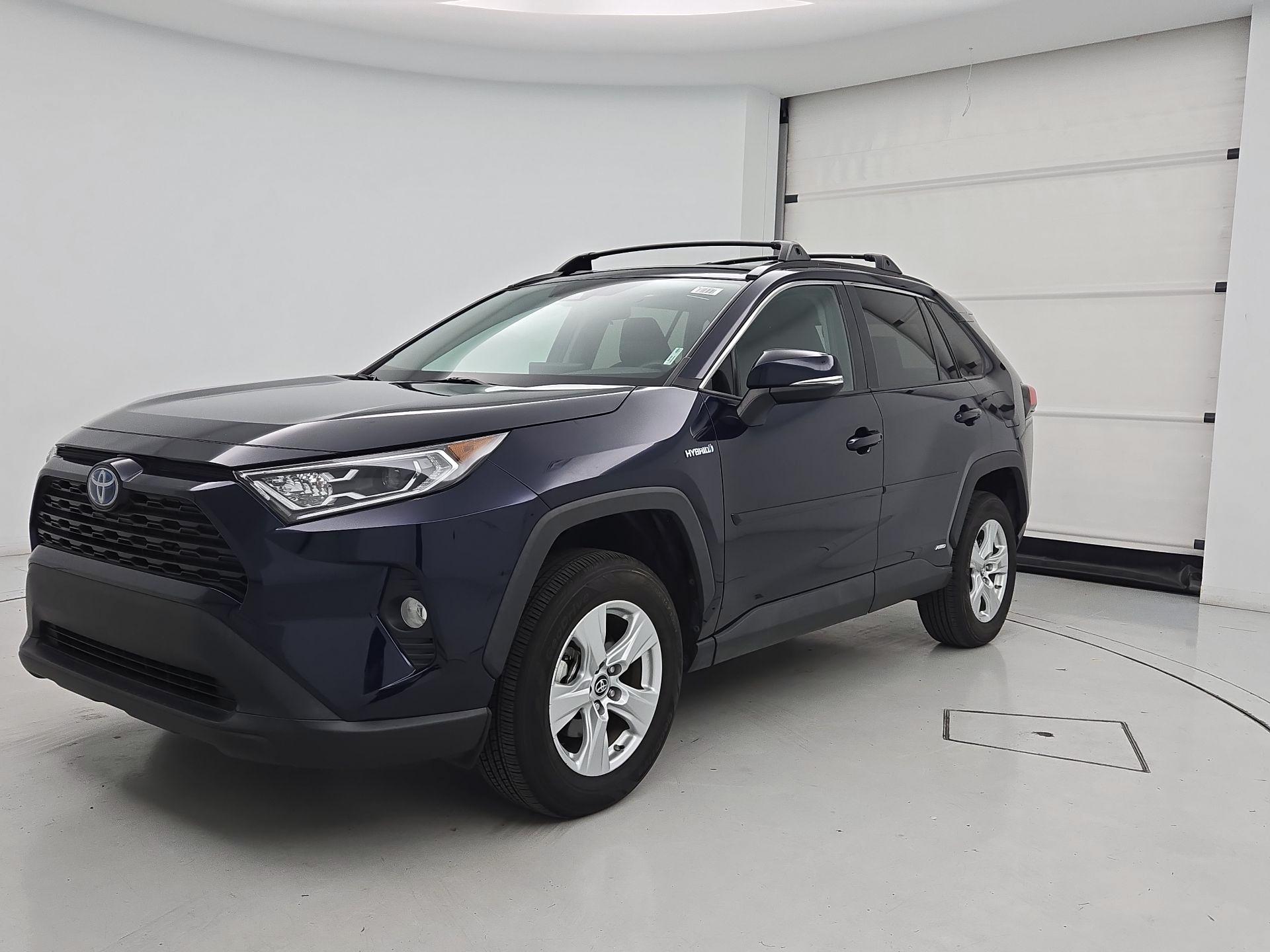 Thumbnail: 2019 Toyota RAV4 - 3