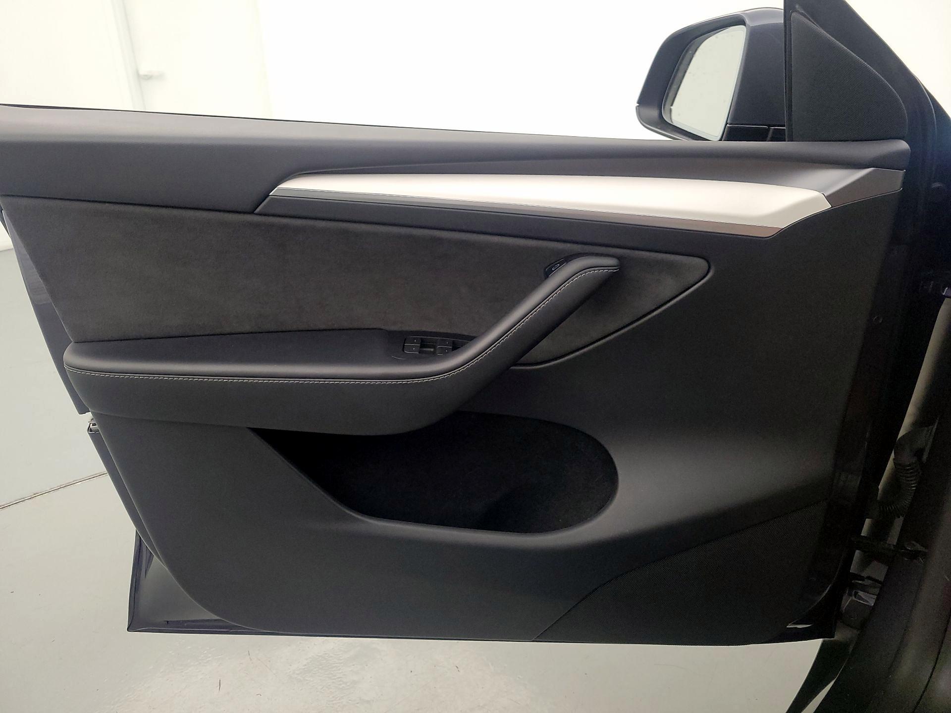Thumbnail: 2023 Tesla Model Y - 12