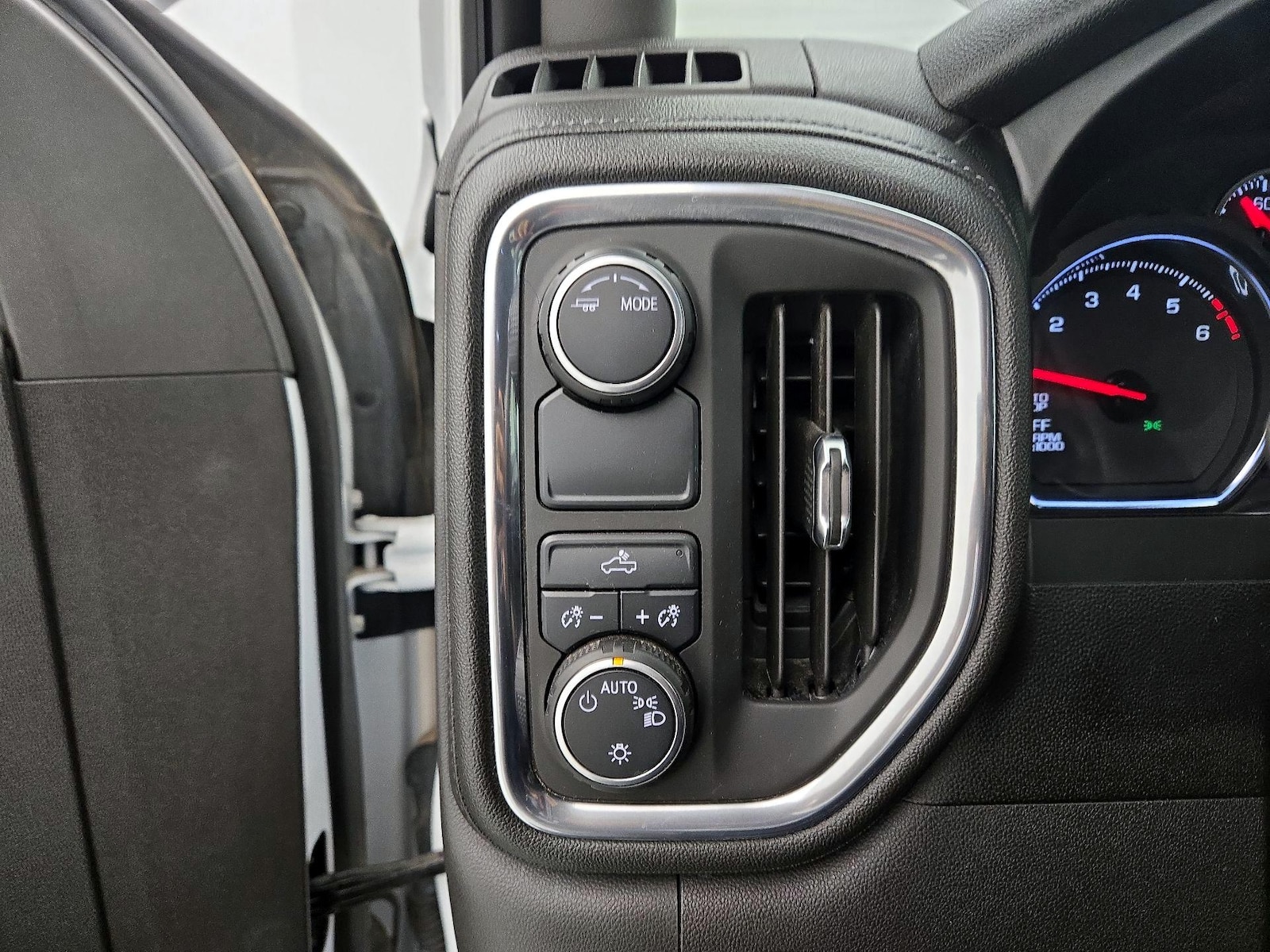 2021 Chevrolet Silverado 1500 LT - Photo 14