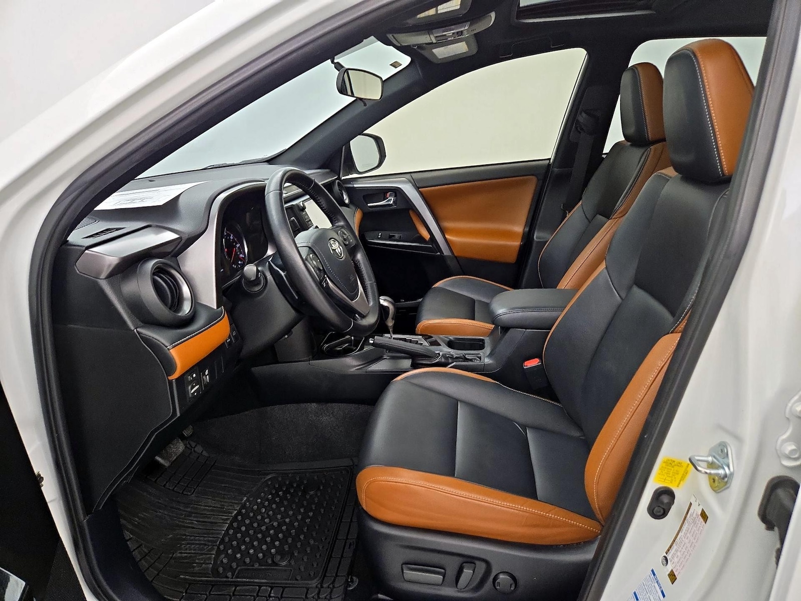 2016 Toyota RAV4 SE - Photo 12