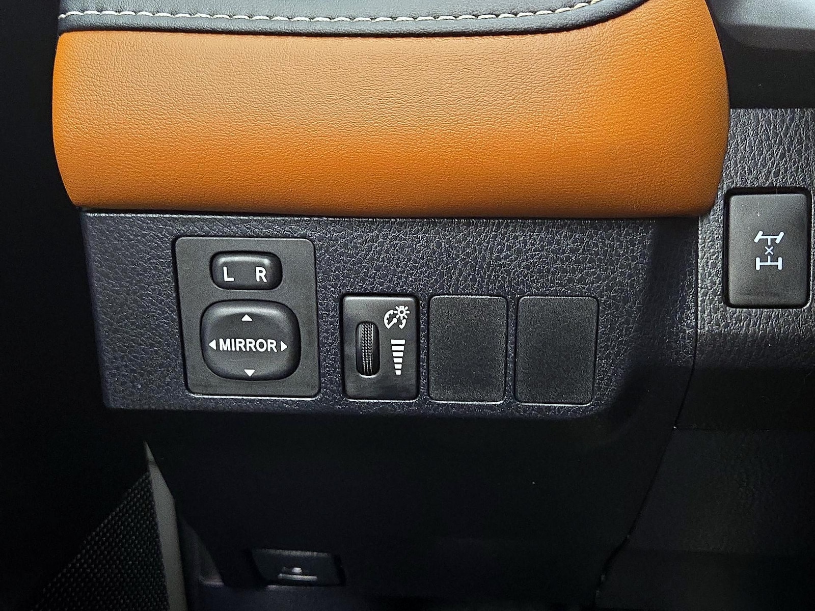 2016 Toyota RAV4 SE - Photo 14