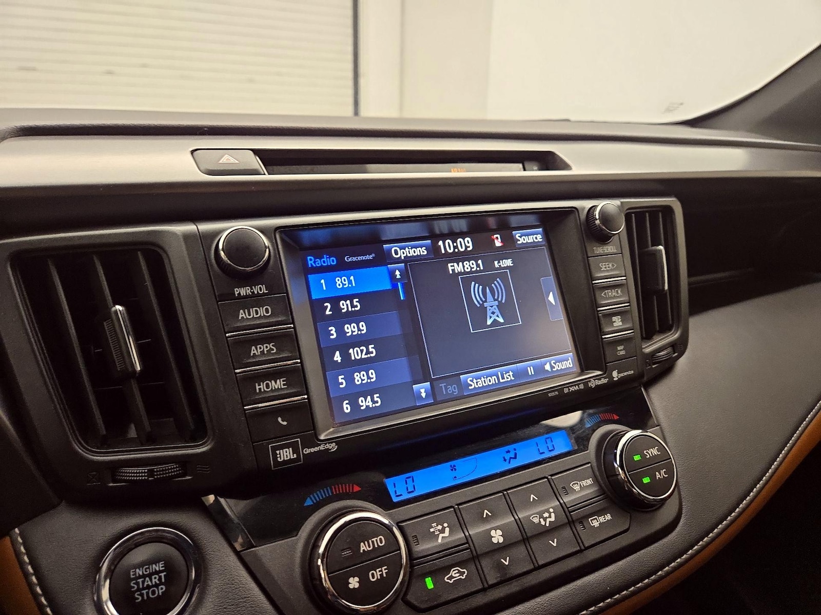 2016 Toyota RAV4 SE - Photo 17