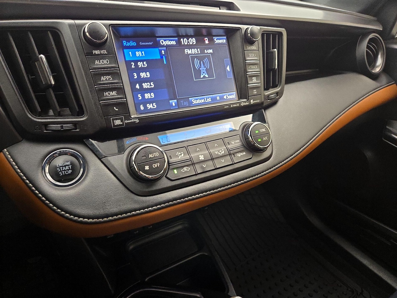 2016 Toyota RAV4 SE - Photo 18