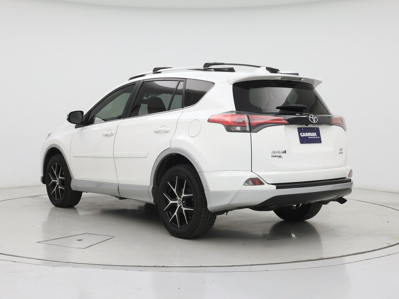 2016 Toyota RAV4 SE - Photo 3