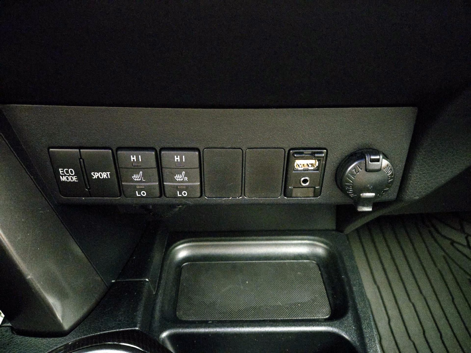 2016 Toyota RAV4 SE - Photo 20