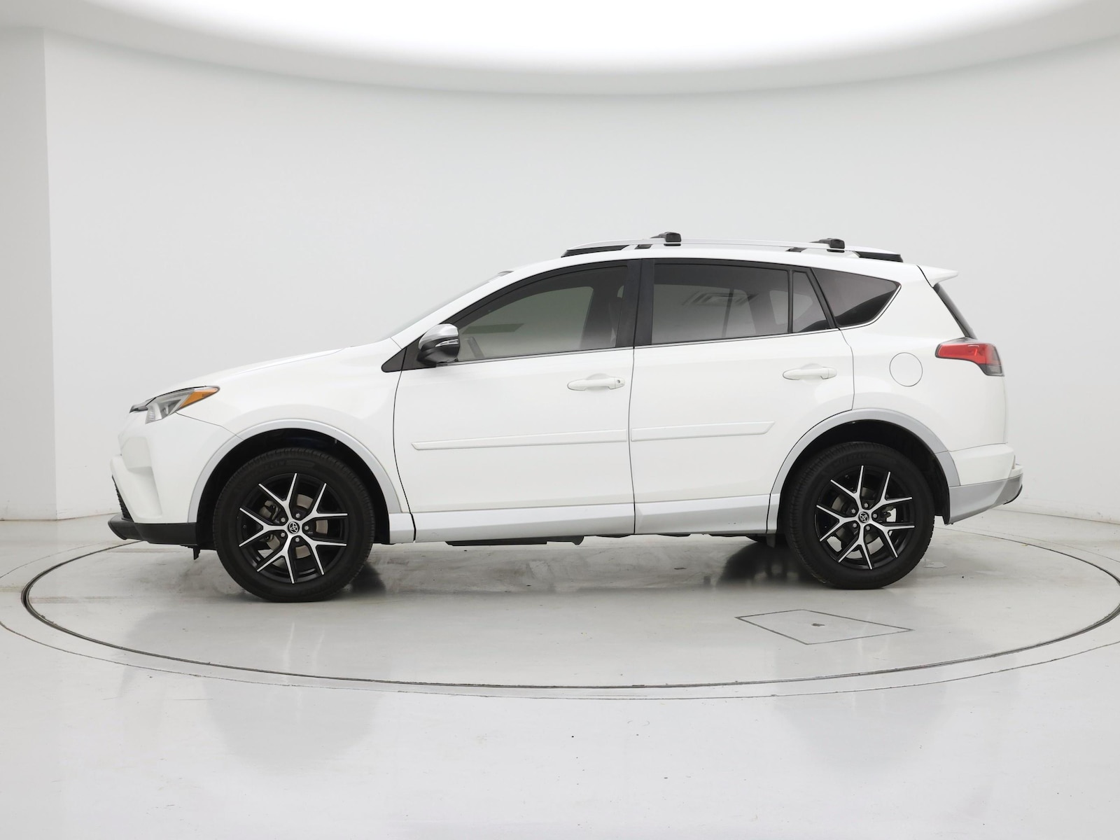 2016 Toyota RAV4 SE - Photo 4
