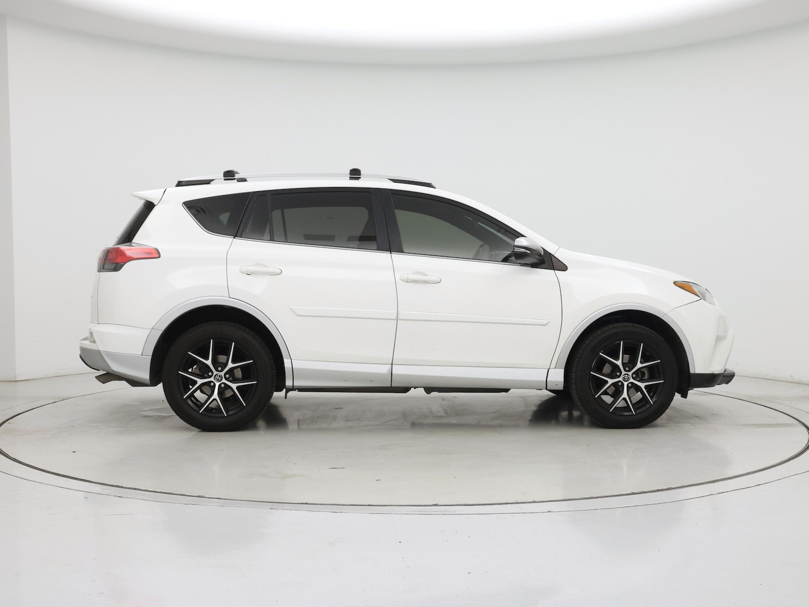 2016 Toyota RAV4 SE - Photo 8