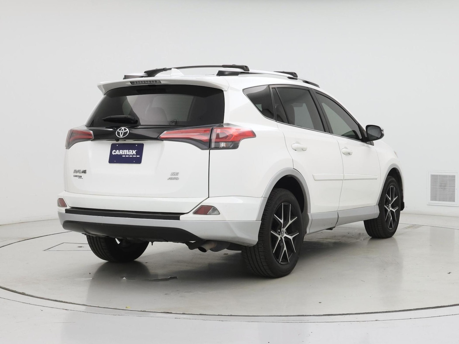 2016 Toyota RAV4 SE - Photo 9