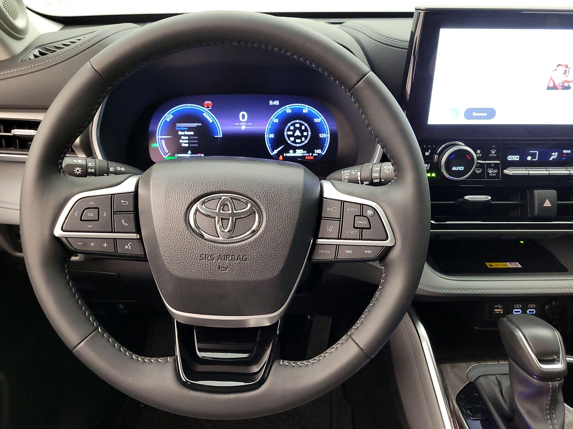 Thumbnail: 2025 Toyota Highlander - 10