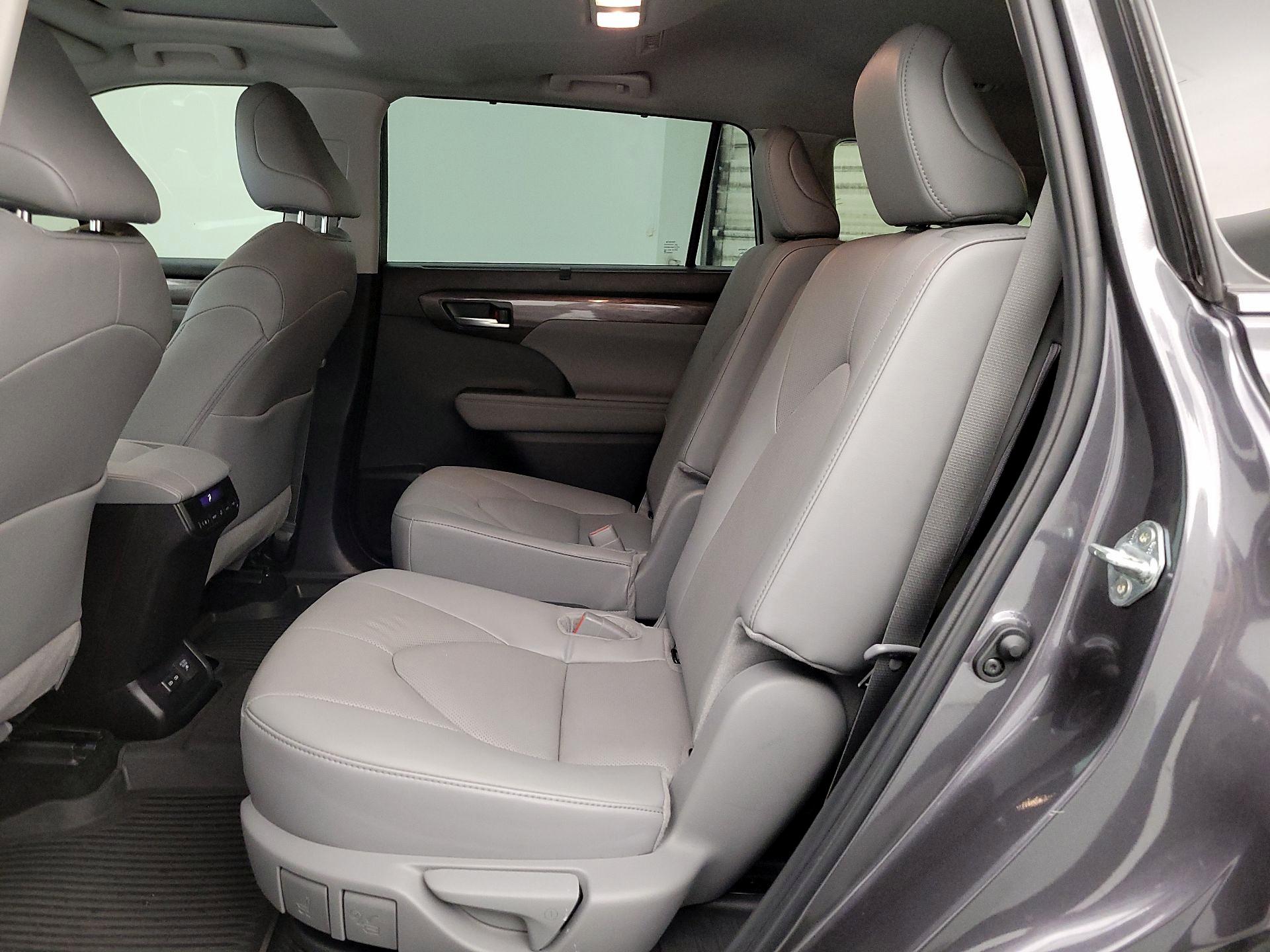 Thumbnail: 2025 Toyota Highlander - 20