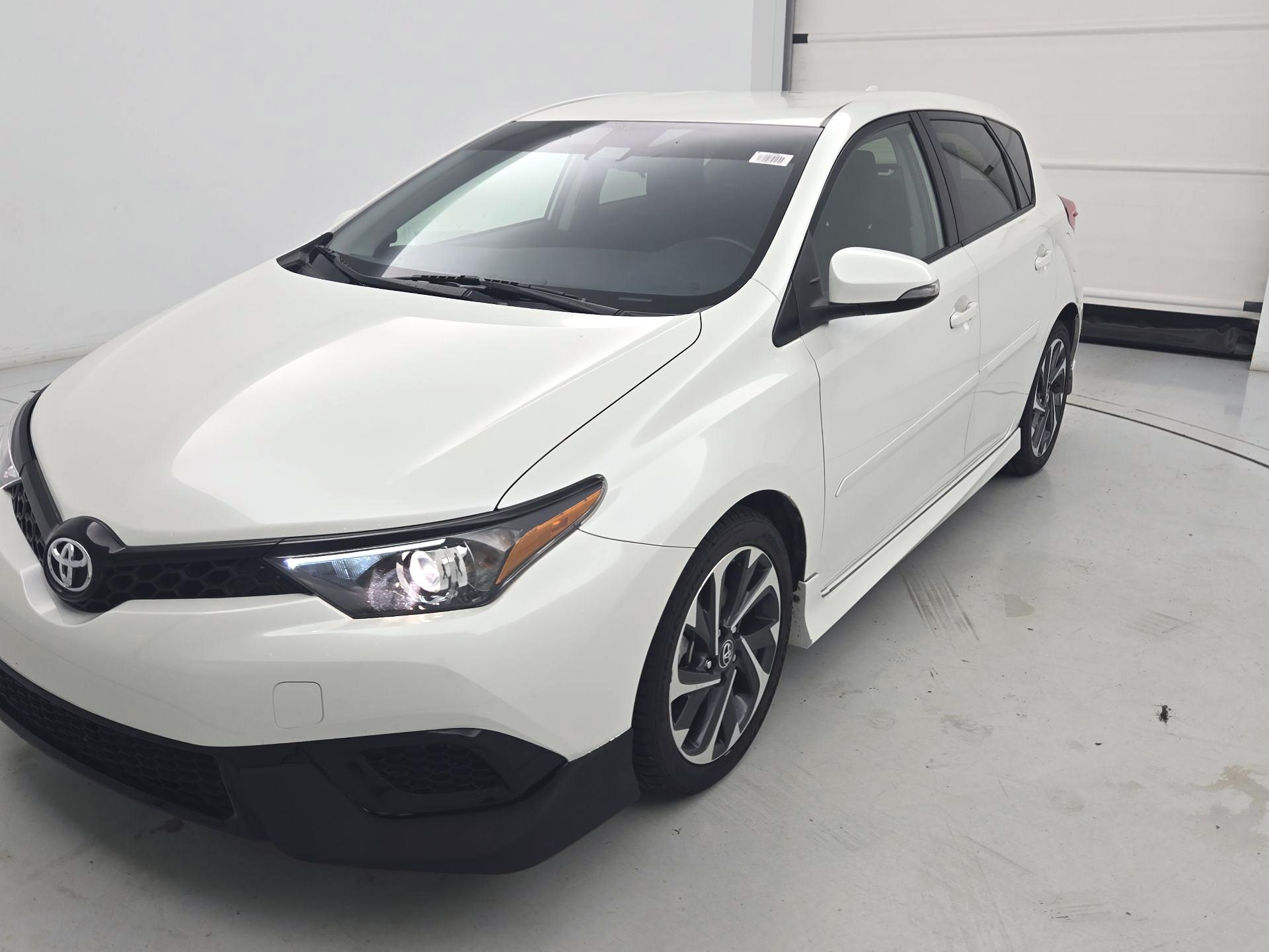 Thumbnail: 2017 Toyota Corolla iM - 3