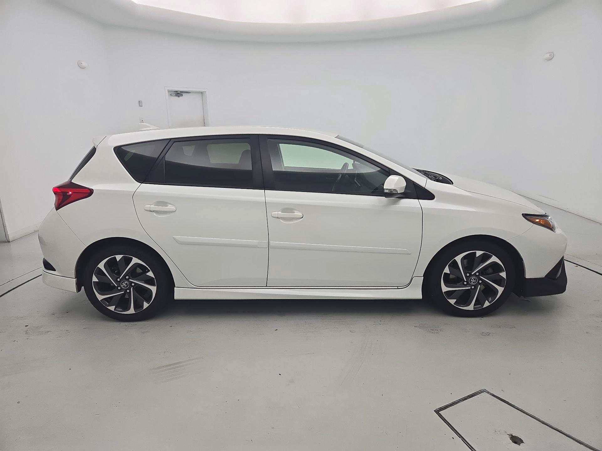 Thumbnail: 2017 Toyota Corolla iM - 4