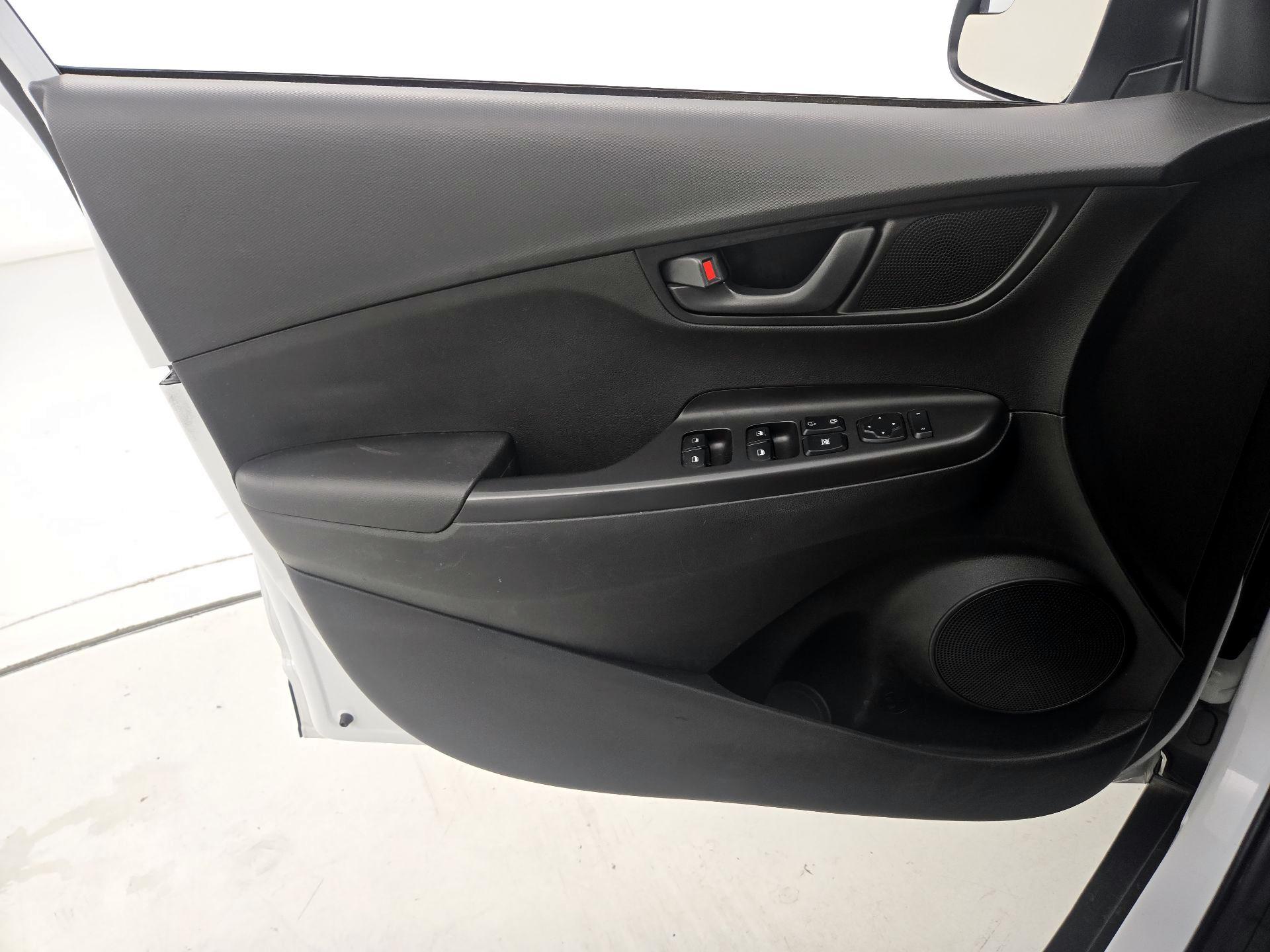 Thumbnail: 2021 Hyundai Kona - 12