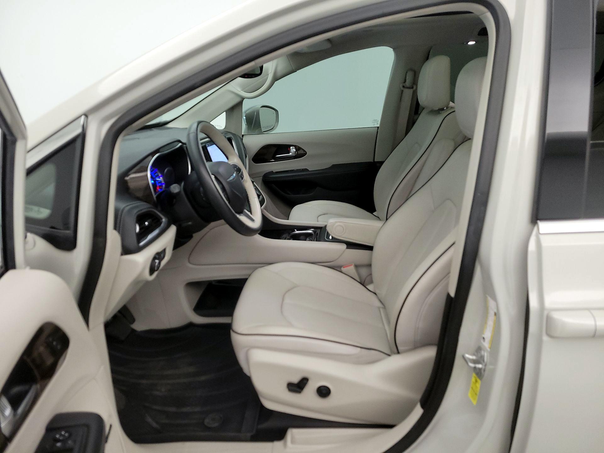 Thumbnail: 2021 Chrysler Pacifica - 11