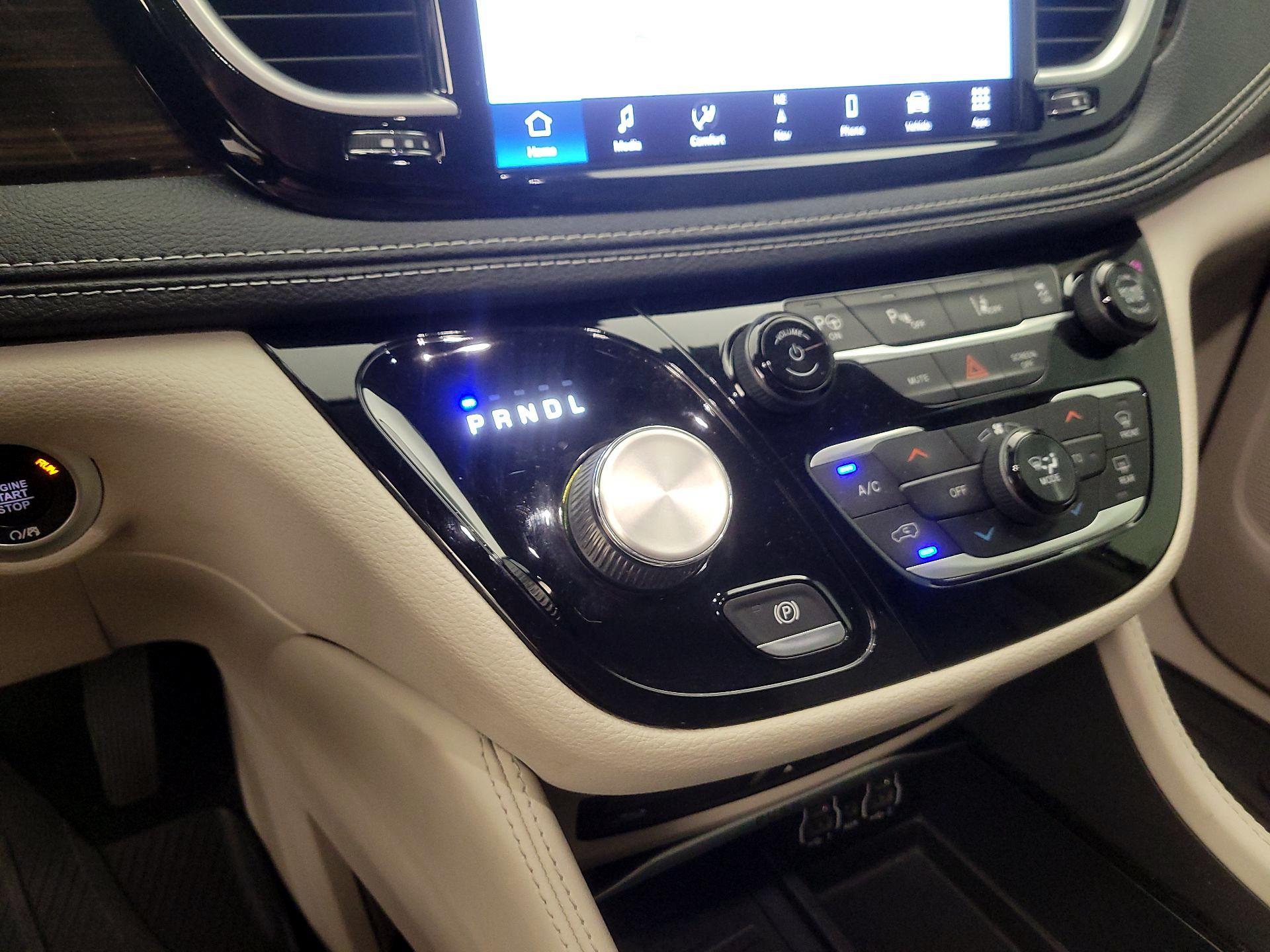 Thumbnail: 2021 Chrysler Pacifica - 18