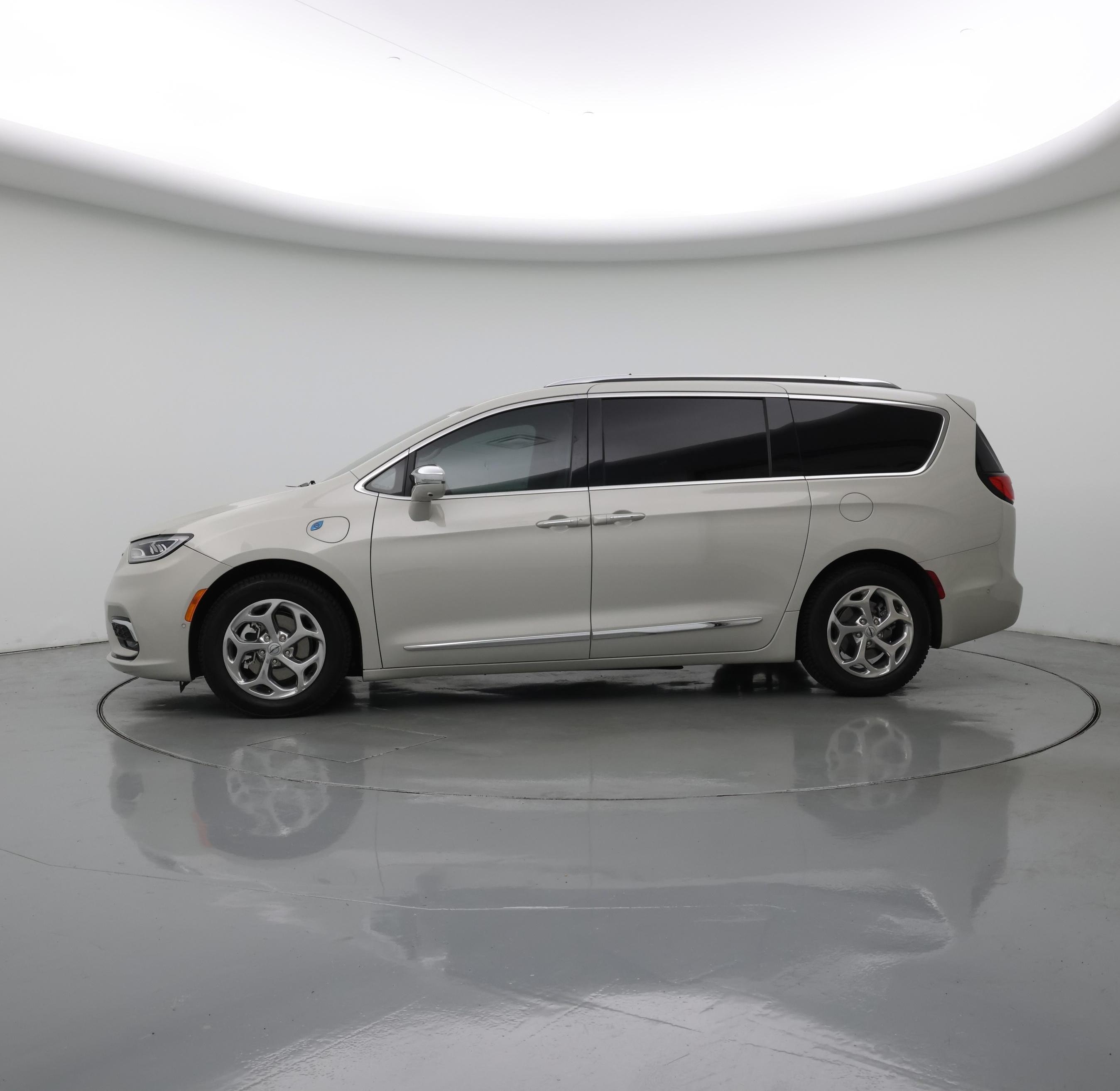 Thumbnail: 2021 Chrysler Pacifica - 3