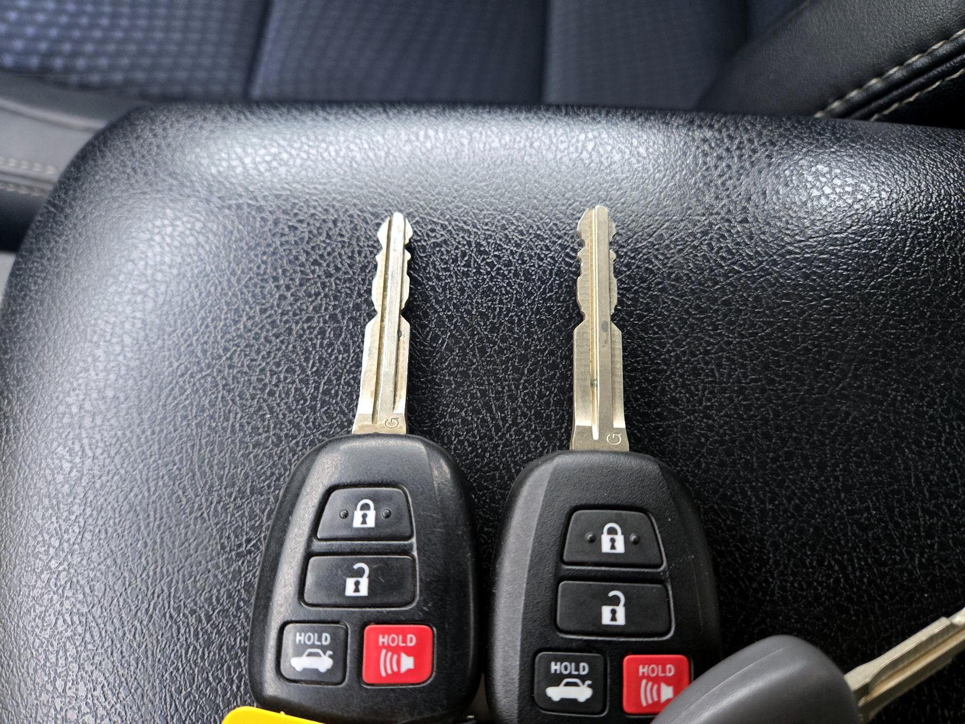 Thumbnail: 2014 Toyota Camry - 20